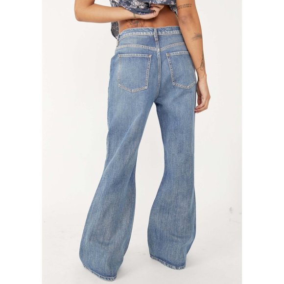 🎉LAST CHANCE🎉 NWT Free People New Dawn Flare Jeans / Belgrade Blue - Picture 4 of 7